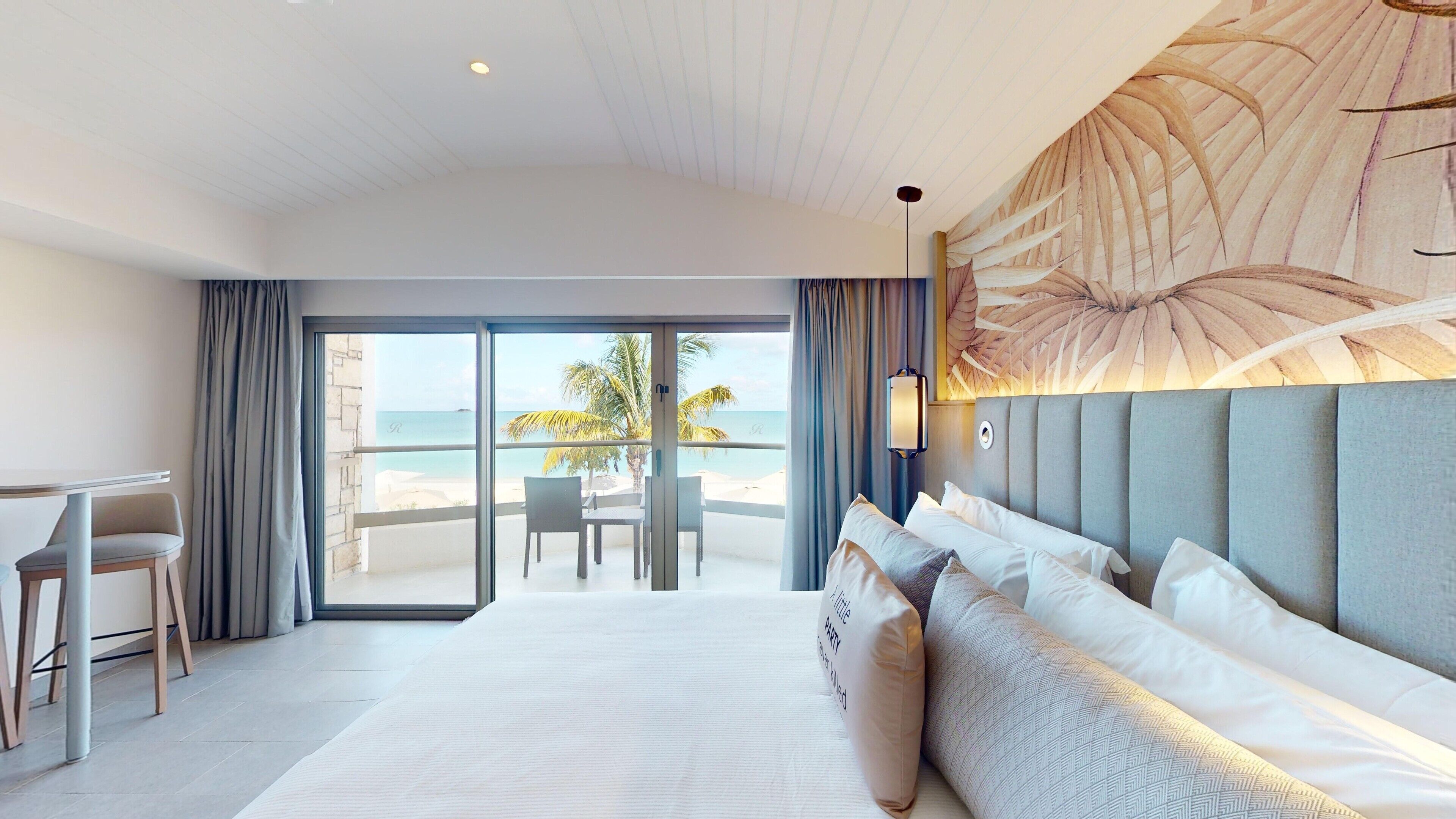 Luxury Presidential Ocean Front One Bedroom Suite Diamond Club | Premium bedding, free minibar, in-room safe, individually decorated