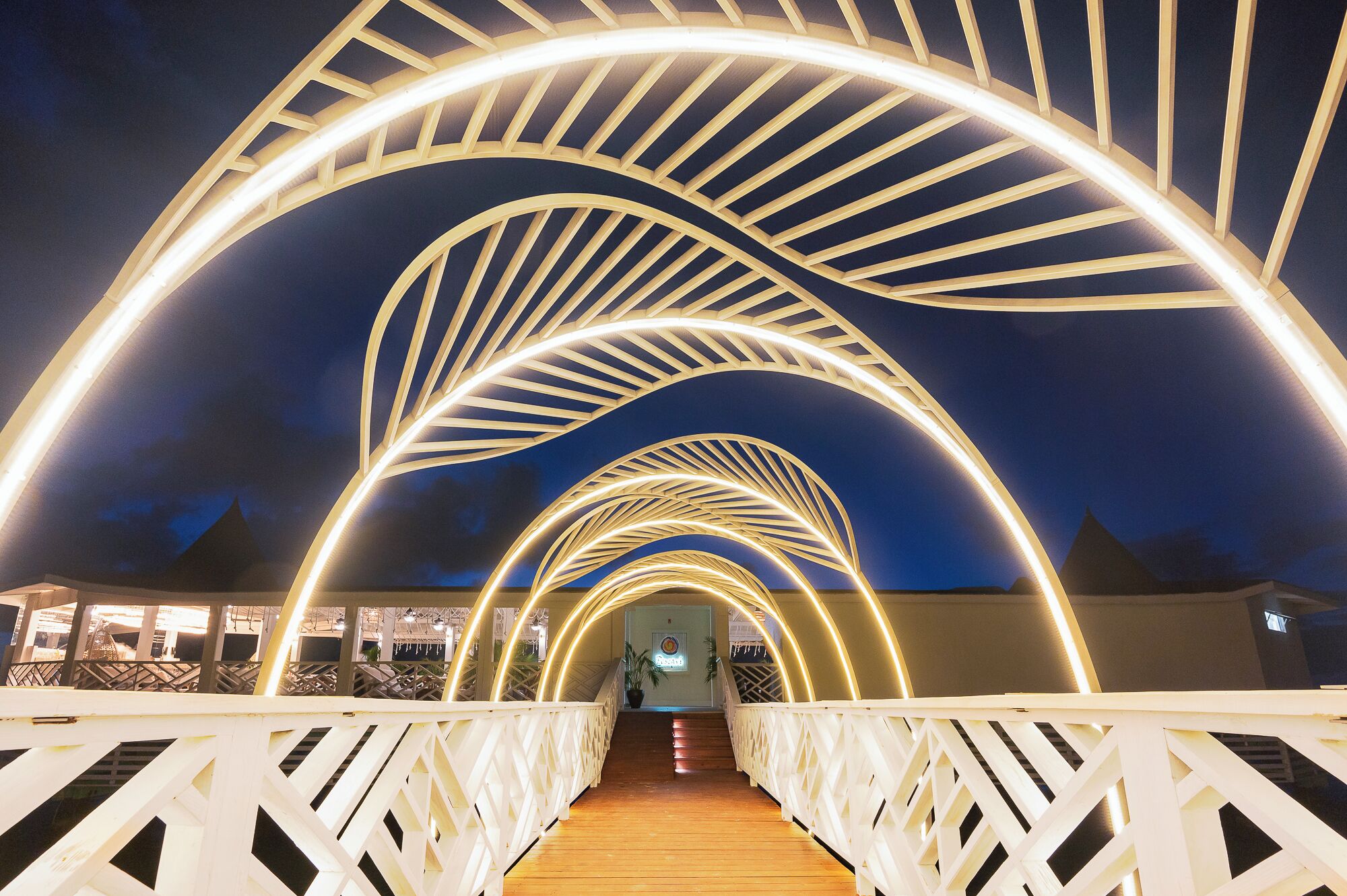 7 restaurants, breakfast, lunch, dinner served; international cuisine