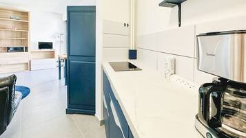 Frigorífic, forn, cafetera i tetera i bullidora elèctrica