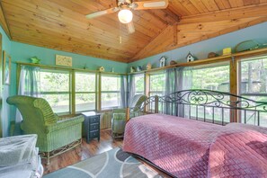 2 bedrooms, bed sheets - Riverfront Nature Getaway Near Downtown Pine City! (Pine City)