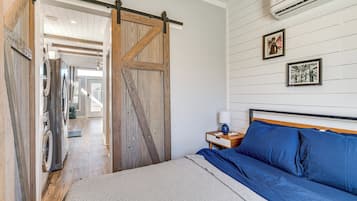 1 bedroom, desk, iron/ironing board, internet