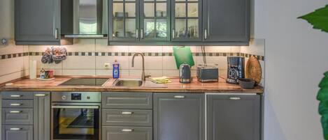 Kühlschrank, Herdplatte, Geschirrspüler