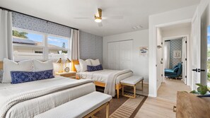 5 habitaciones, escritorio y tabla de planchar con plancha