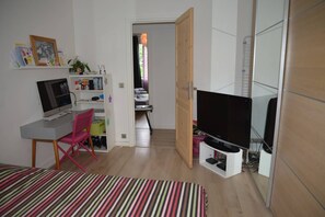 3 chambres, fer et planche à repasser, Wi-Fi, draps fournis