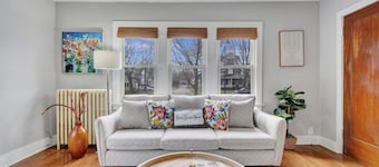 Cozy home with office walking distance to beach