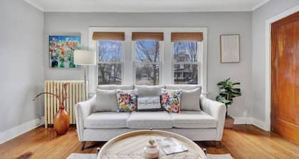 Cozy home with office walking distance to beach