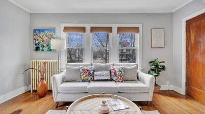 Cozy home with office walking distance to beach