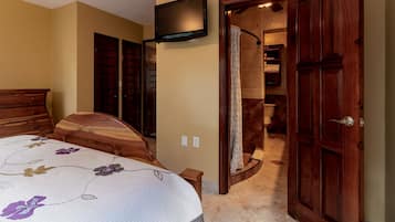 1 bedroom, in-room safe, free WiFi, bed sheets