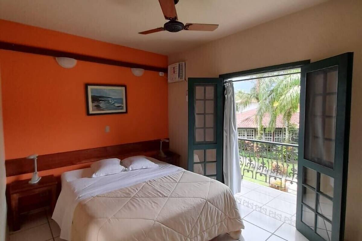 Quarto superior, 1 quarto, vista para o jardim | 1 quarto, roupas de cama antialérgicas, frigobar, cofres nos quartos