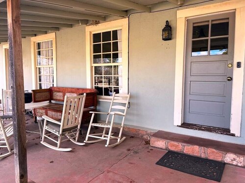 The Starlight at Casa Hermosa, Gaze At Sleeping Lion Mountain From Your Porch!