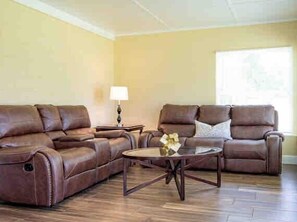 TV - 3bdr/2bath Home Tampa-Lutz area-20 min to Stadium (Lutz)