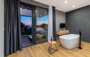 4 Schlafzimmer, Bügeleisen/Bügelbrett, kostenloses WLAN, Bettwäsche