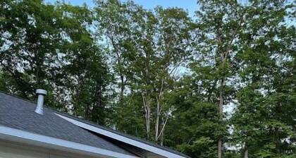 Stellarâs Place -Brand New Hot Tub, King Bed, Conveniently Located, Clean, Games