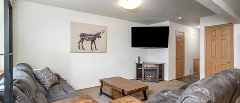 Smart TV, fireplace