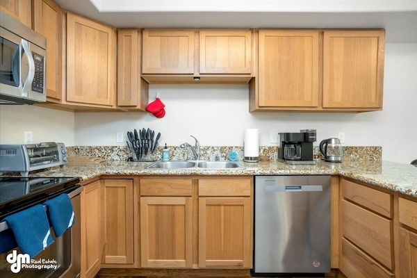 Refrigerador, microondas, horno, placa de cocina