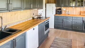 Fridge, dishwasher, coffee/tea maker