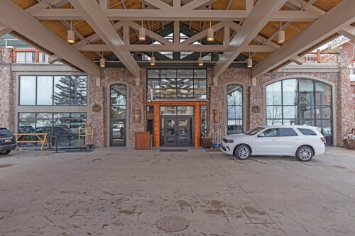 PARK CITY CANYONS VILLAGE-SKI-IN/OUT-YEAR ROUND MOUNTAIN RESORT, 1 BED, SLEEPS 4