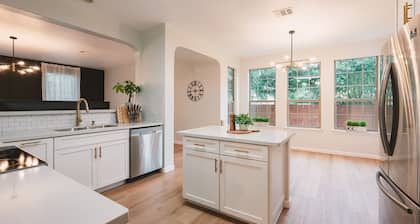 Spacious & Serene 4 Bedroom Retreat in Charming Georgetown, Texas!