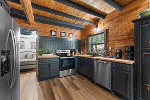 Fridge, microwave, oven, stovetop - Swimming Hole Buffalo River Hot Tub (Marshall)