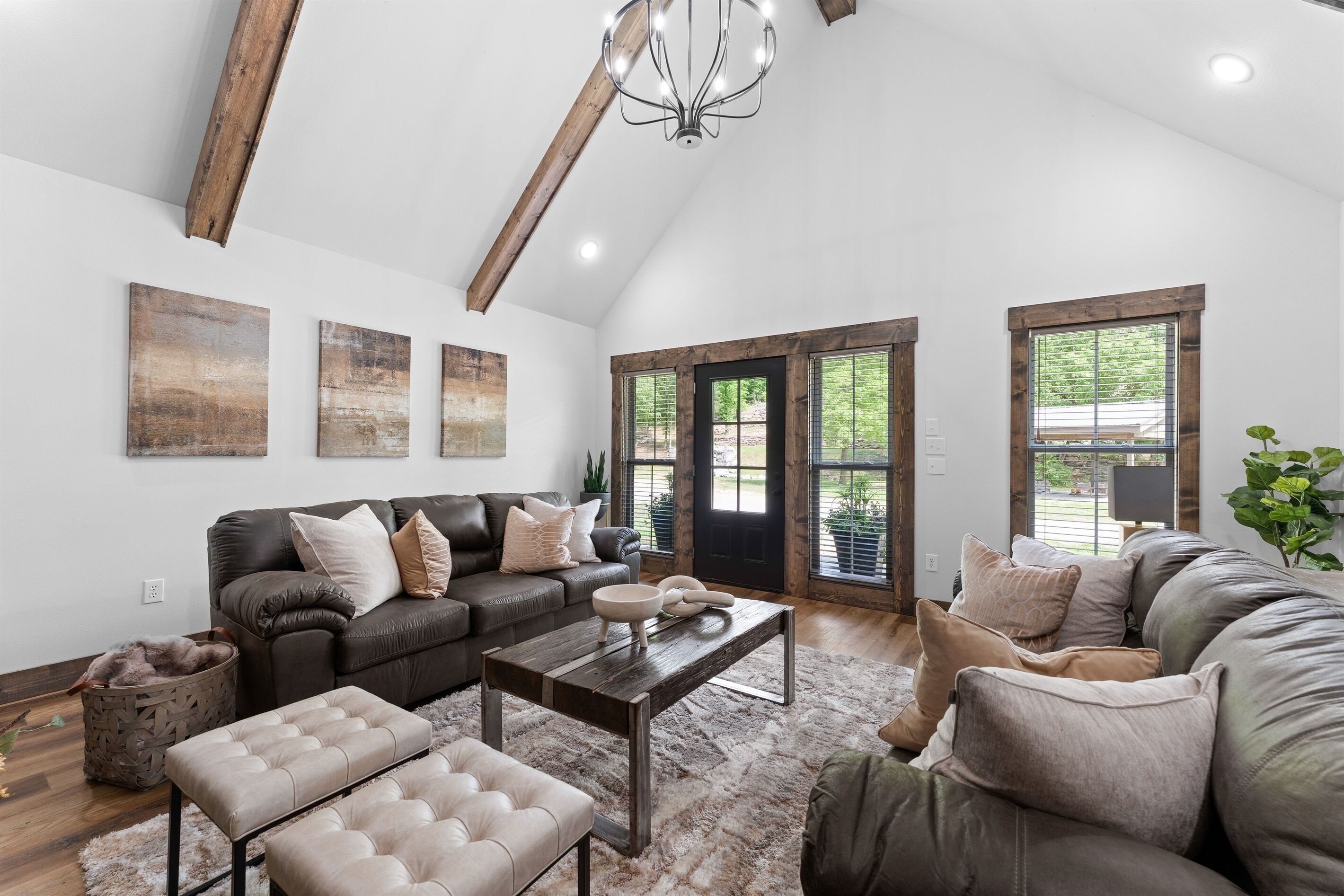 Een smart-tv en een open haard