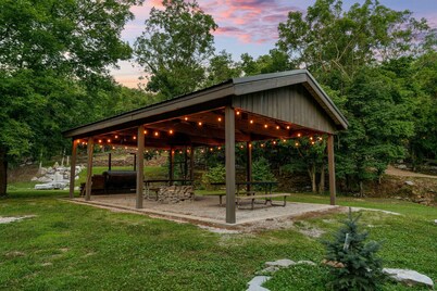 Luxury Cabin - Hot Tub, Firepit by Buffalo River