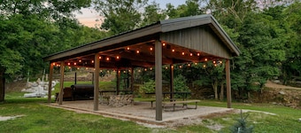 Luxury Cabin - Hot Tub, Firepit by Buffalo River