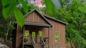 Exterior - Creek Swimming Boulder Hot Tub Close Buffalo River (Marshall)