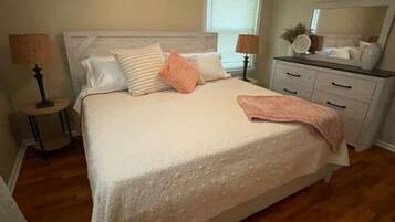 3 bedrooms, iron/ironing board, travel crib, free WiFi