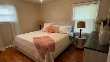 3 bedrooms, iron/ironing board, travel crib, free WiFi
