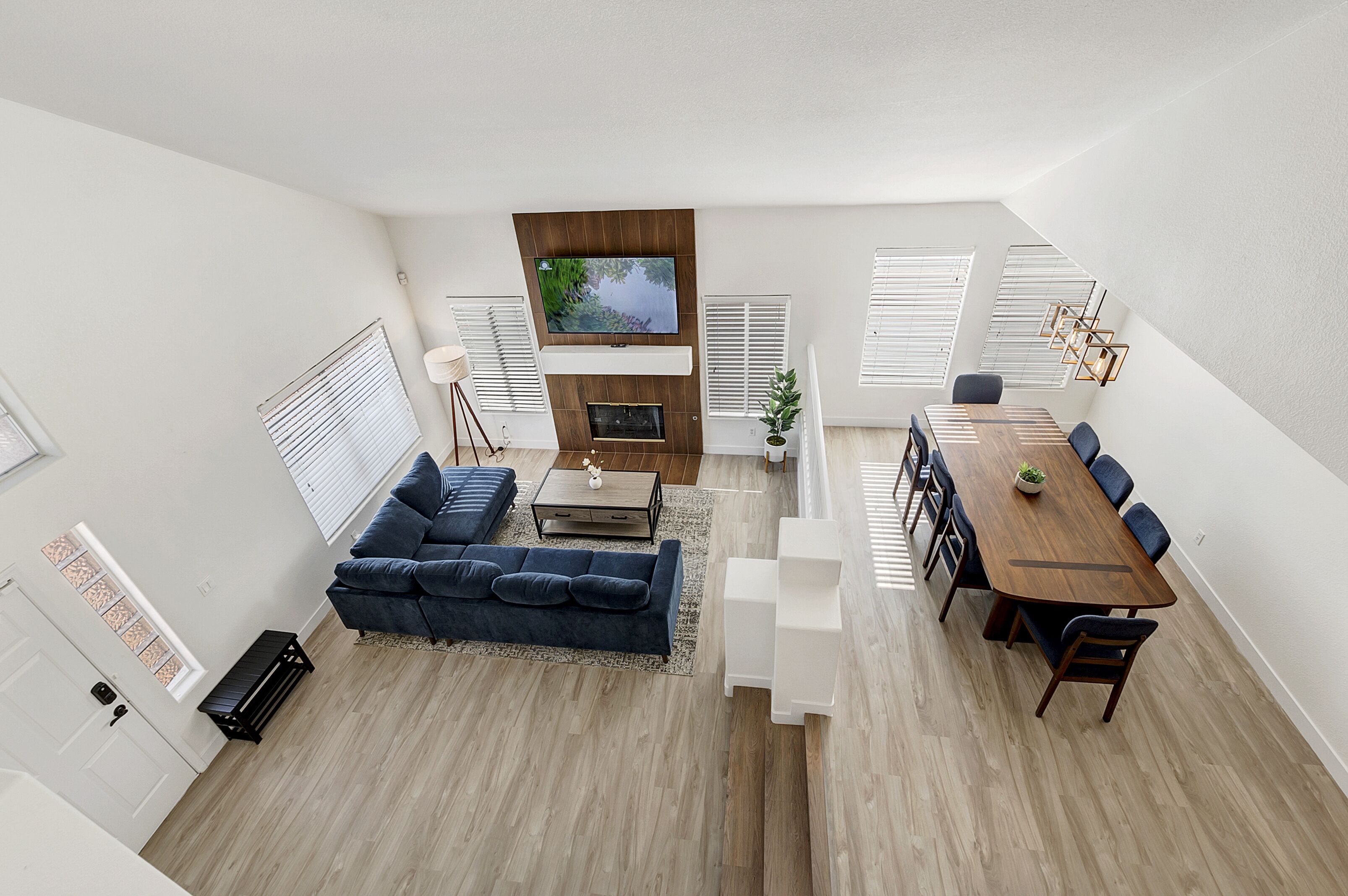 Beautiful Newly Renovated 4 Bed House U024