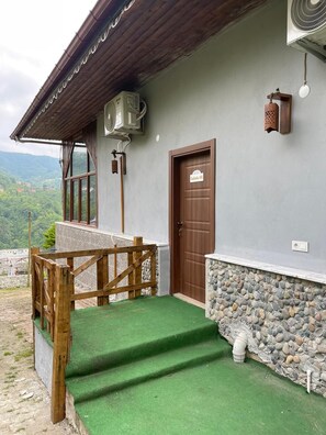 Family Studio Suite | Terrace/patio - Karadeniz Kus Cenneti Otel (Arakli)