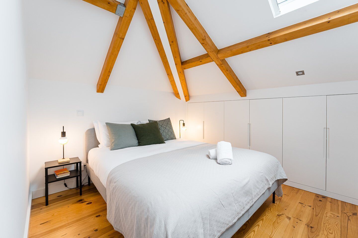 2 多间卧室、办公桌、熨斗/熨衣板、上网接入