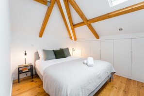 2 多间卧室、办公桌、熨斗/熨衣板、上网接入