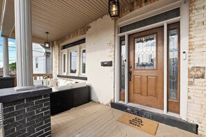 Exterior detail - Mt. Washington | Luxe Family Stay | Near Downtown (Pittsburgh)