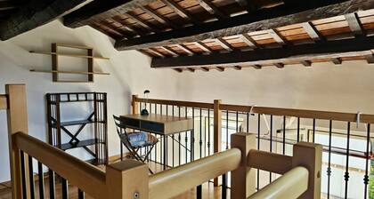 N266 - Numana, delightful house in the historic centre