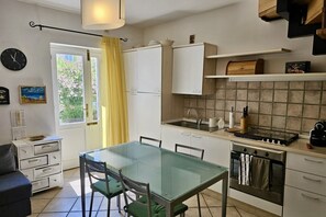 Fridge, oven
