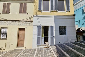 تفاصيل الفندق من الخارج