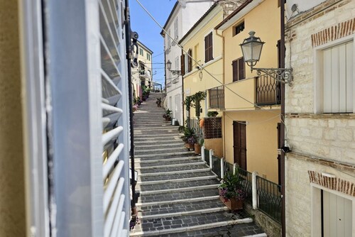 N266 - Numana, delightful house in the historic centre