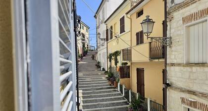 N266 - Numana, delightful house in the historic centre