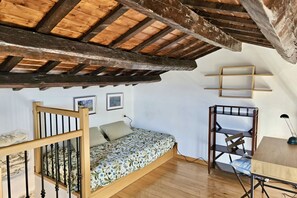 3 bedrooms, bed sheets - N266 - Numana, delightful house in the historic centre (Numana)