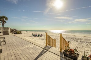 On the beach, sun-loungers, beach towels - On the Private Beach! Tide Vibes #7 Full Kitchen! (Indian Rocks Beach)