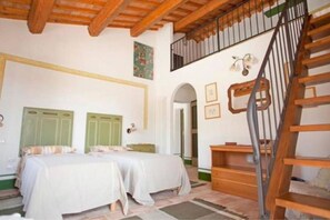 4 bedrooms, iron/ironing board, WiFi, bed sheets - Villa Aurora - Delightful villa with pool and a/c in the Marche countryside (Montelparo)
