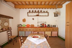 Dining - Villa Aurora - Delightful villa with pool and a/c in the Marche countryside (Montelparo)