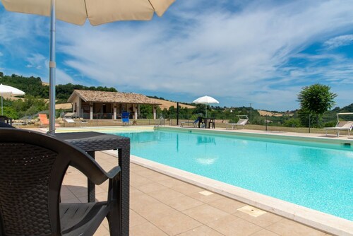 Villa Aurora - Delightful villa with pool and a/c in the Marche countryside