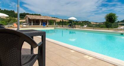 Villa Aurora - Delightful villa with pool and a/c in the Marche countryside