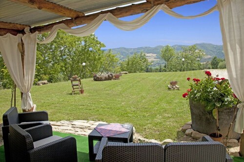 Villa Aurora - Delightful villa with pool and a/c in the Marche countryside