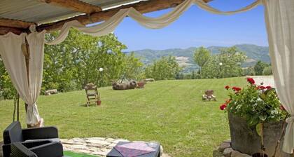 Villa Aurora - Delightful villa with pool and a/c in the Marche countryside