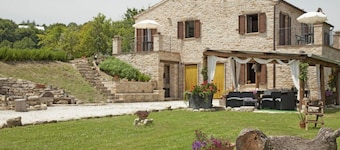 Villa Aurora - Delightful villa with pool and a/c in the Marche countryside
