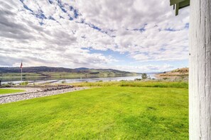 Property grounds - Seven Bays Vacation Rental on Lake Roosevelt! (Seven Bays)
