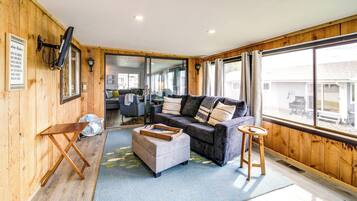 Télévision, cheminée, table de tennis de table